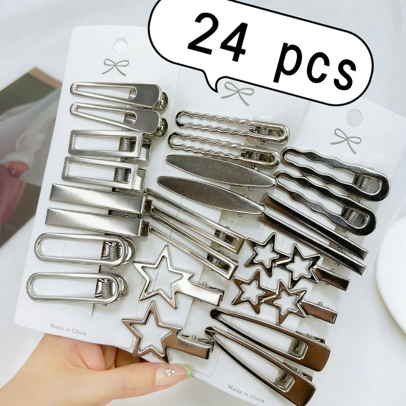 24-teiliges Set im Cold-Style mit herzförmigen Strass-Buchstaben-Entenschnabel-Haarspangen