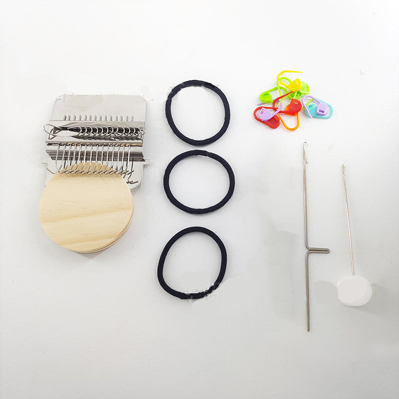 Kleine handgefertigte Strickmaschine ohne Nadel