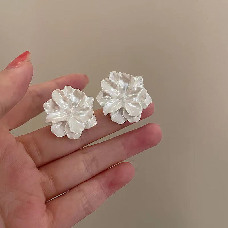 Modische, elegante französische Blumenohrringe für Damen